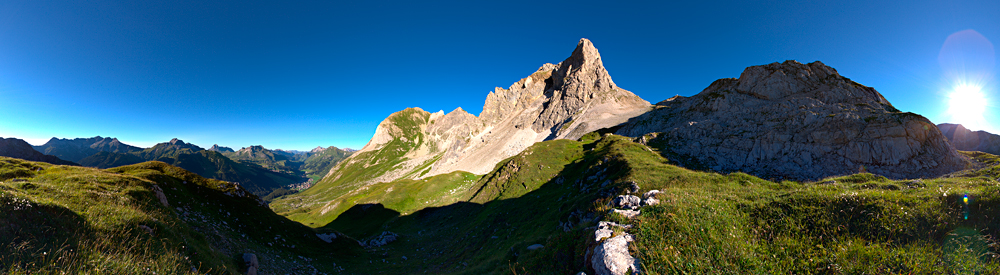 Sommer Panorama Madloch und Omeshorn in Lech am Arlberg